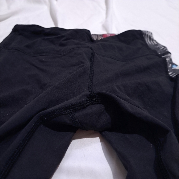 Lululemon | Black multicolored asymmetrical leggings with zippers - Picture 3 of 10